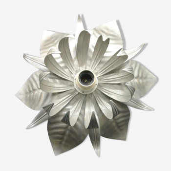 Silver-coloured metal flower shape wall sconce