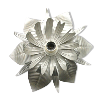 Silver-coloured metal flower shape wall sconce