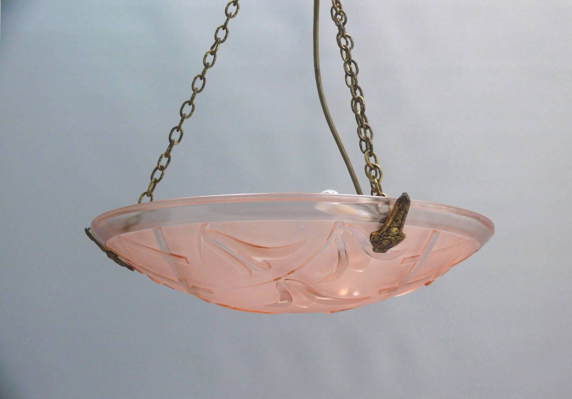 French Art Deco Glass Pendant Light with Chain Suspension, Degue, 1920s - 1930s