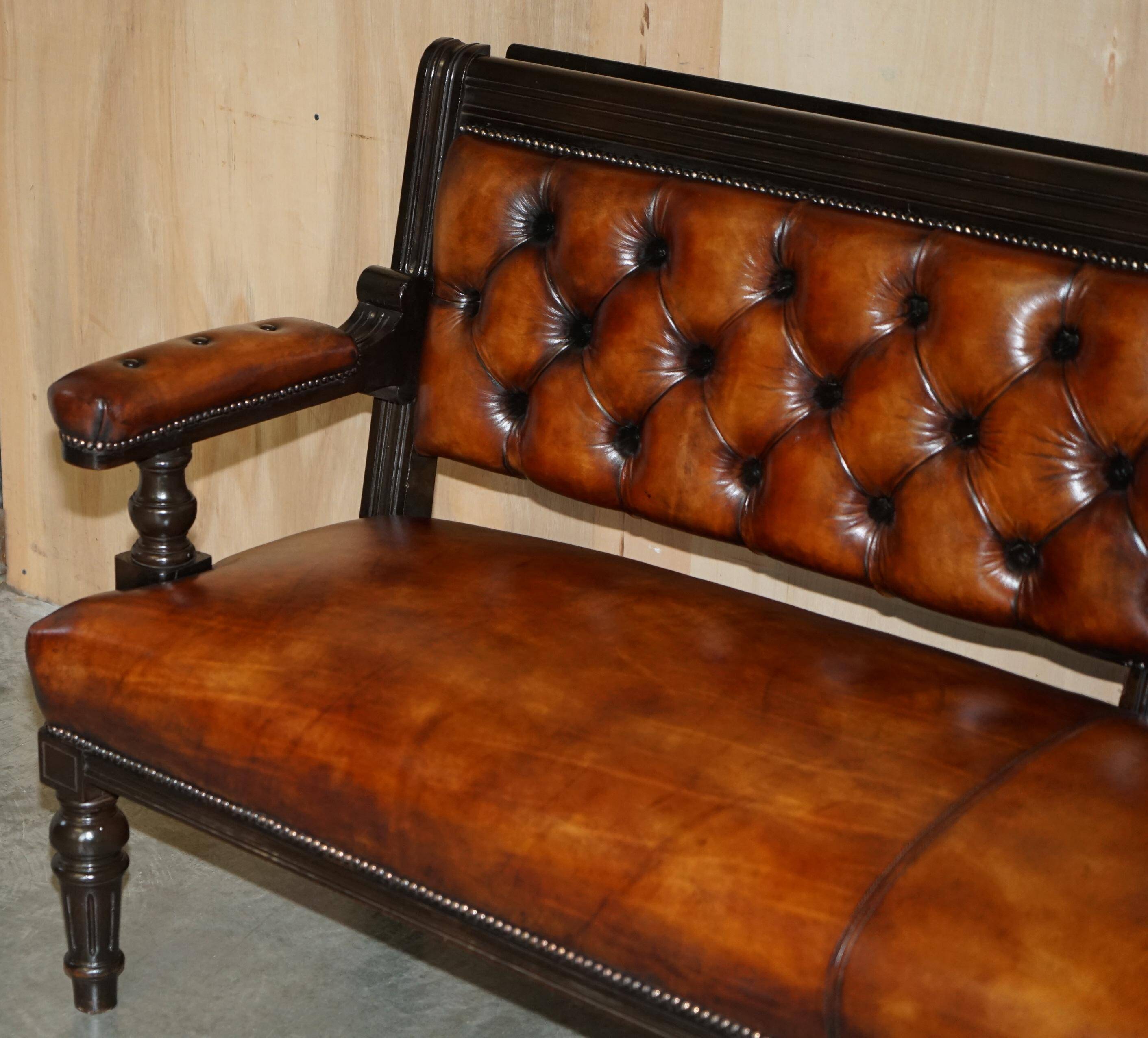 Banc de pub victorien Chesterfield en cuir restauré