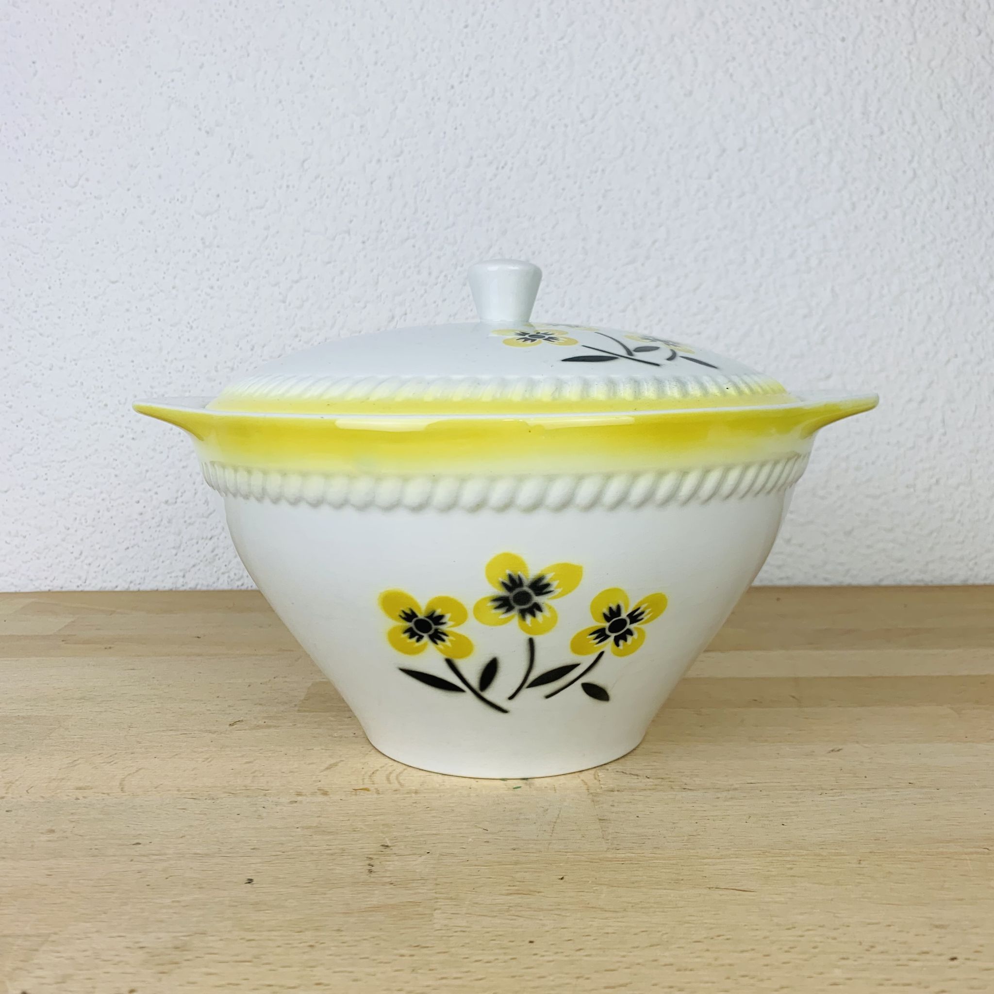 Plats et soupière en céramique vintage