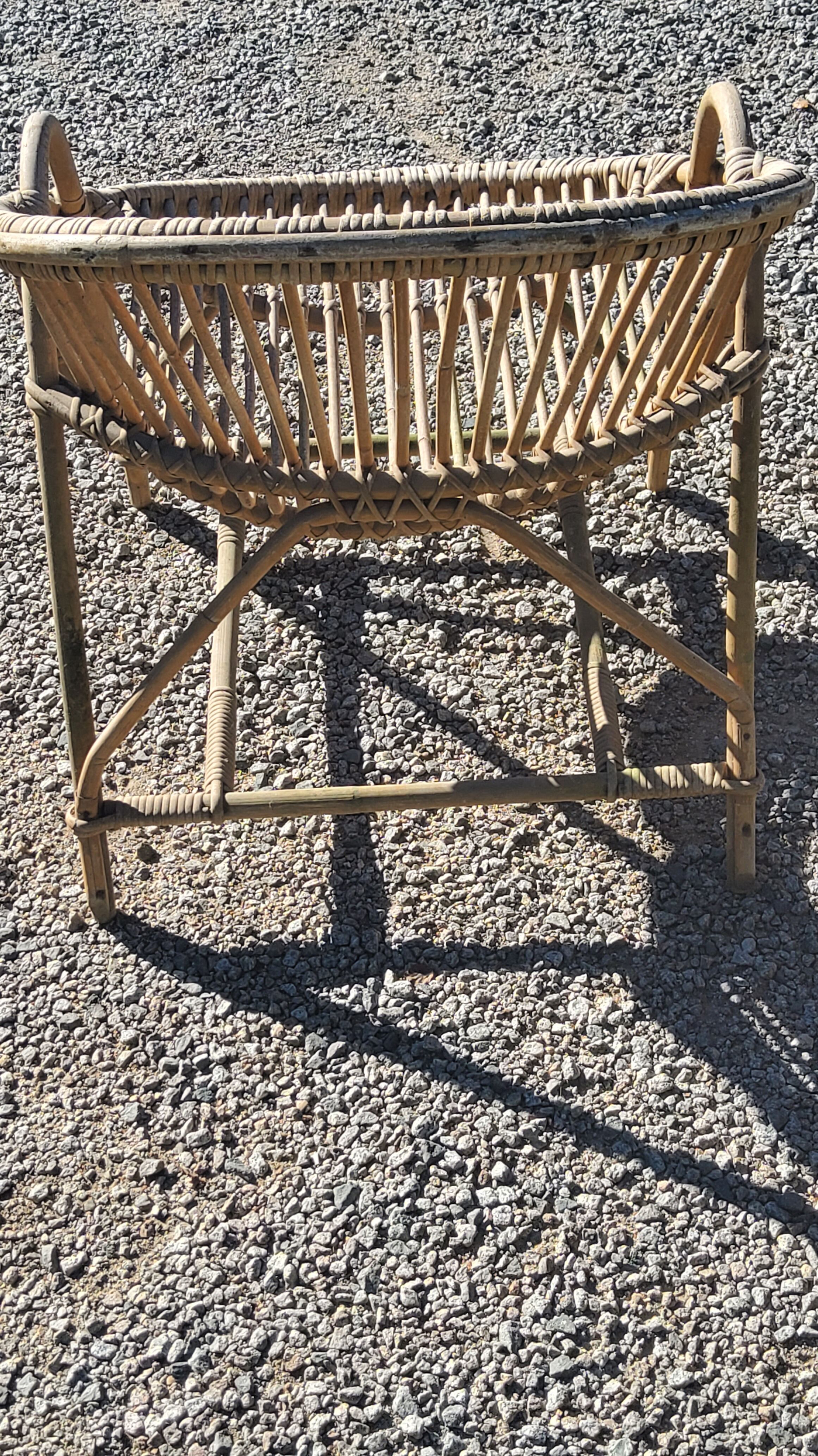 Salon en rotin 3 fauteuils et 1 table basse des années 50