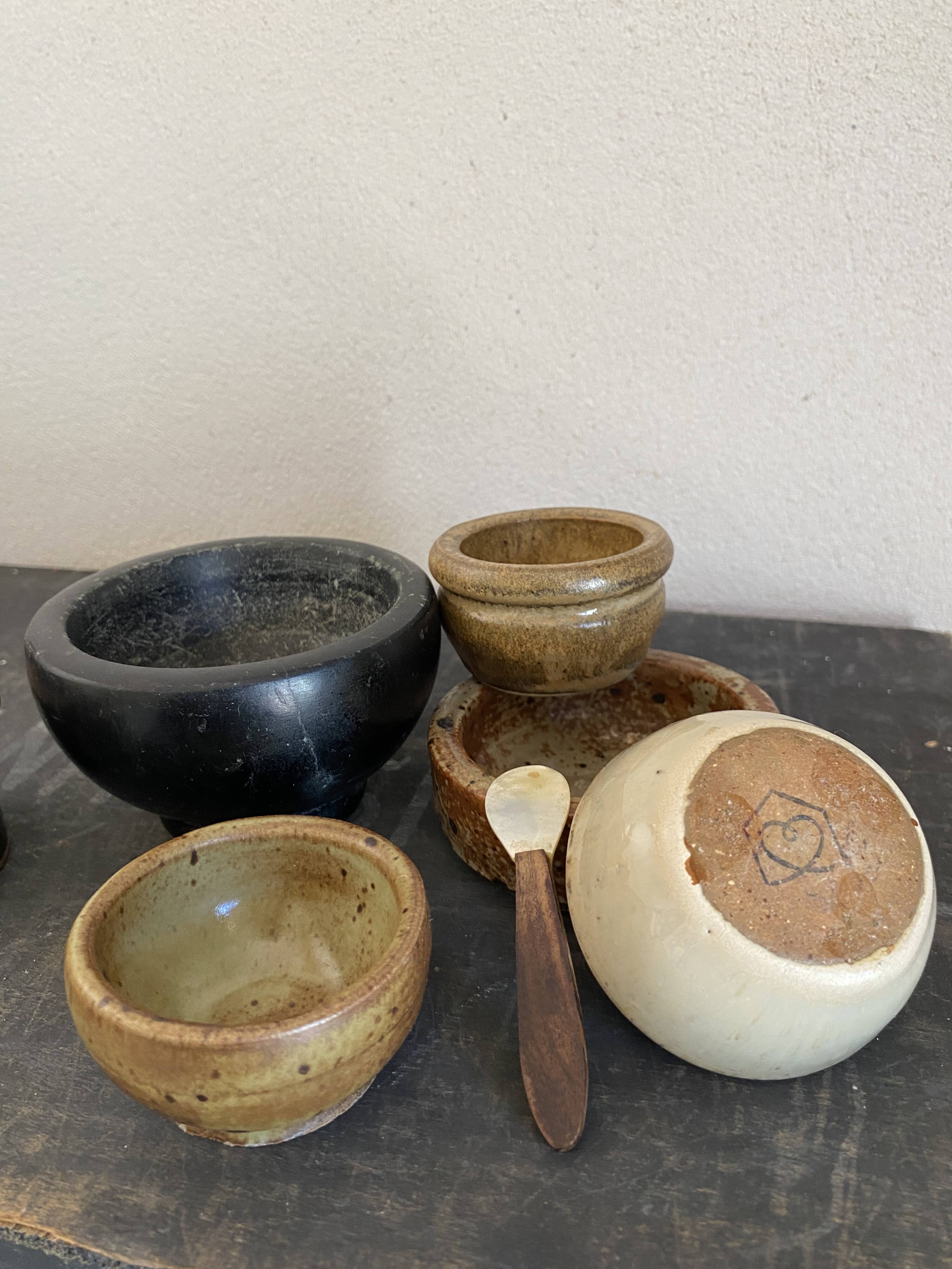 6 mini ceramic bowls, mother-of-pearl spoon