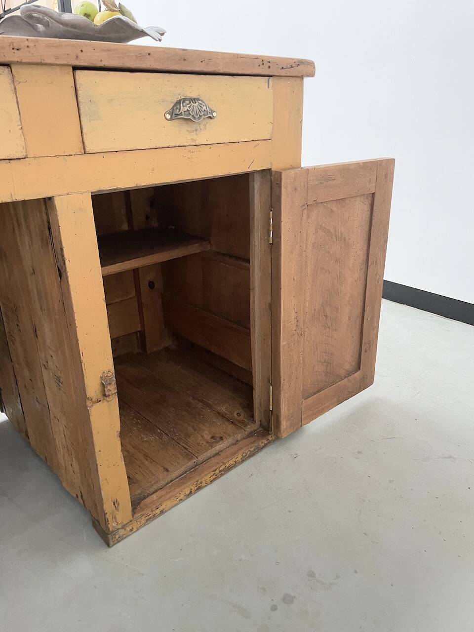 Yellow patina commercial counter from the 50s