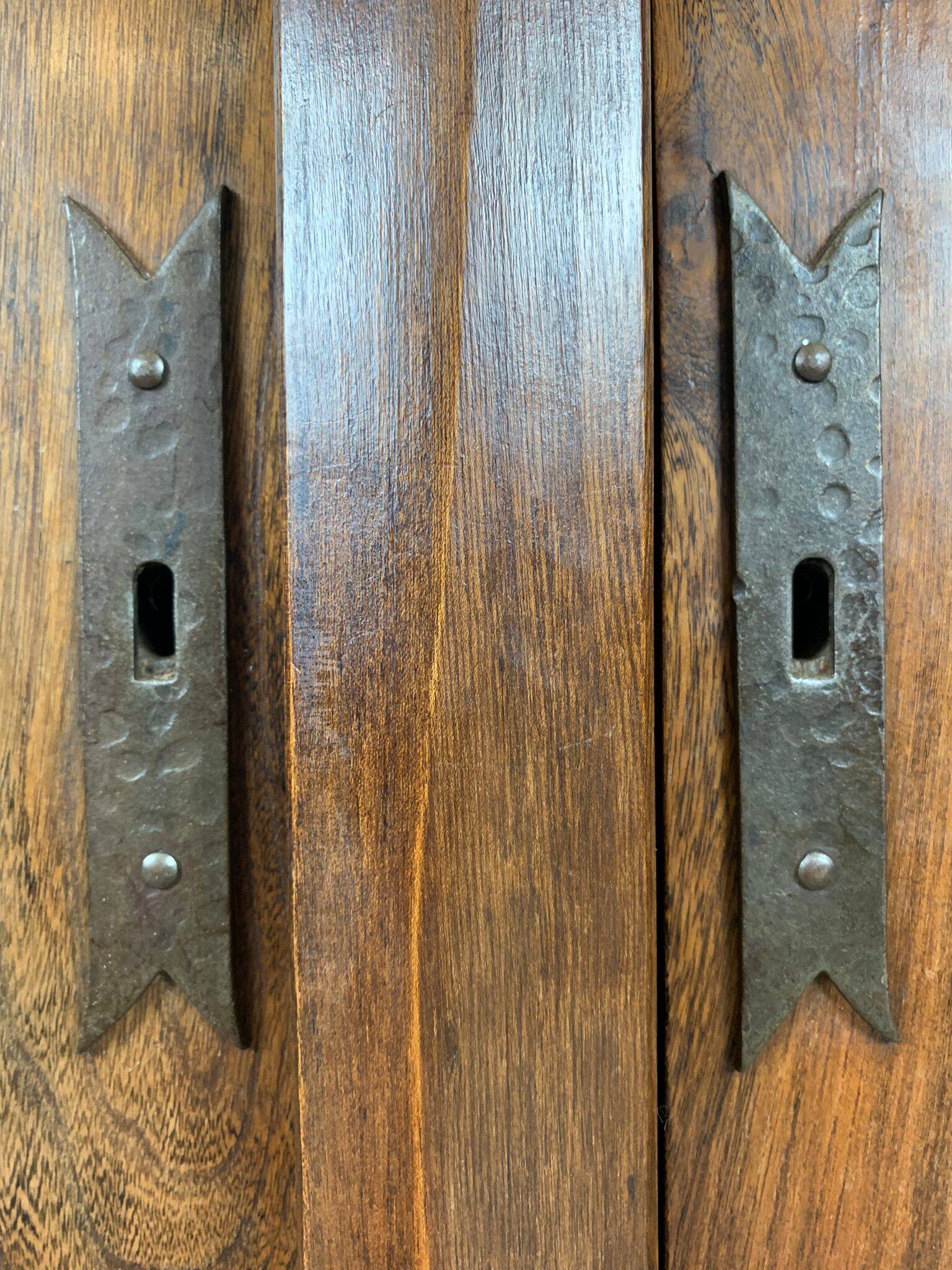 Cabinet brutaliste en orme par Olavi Hanninen