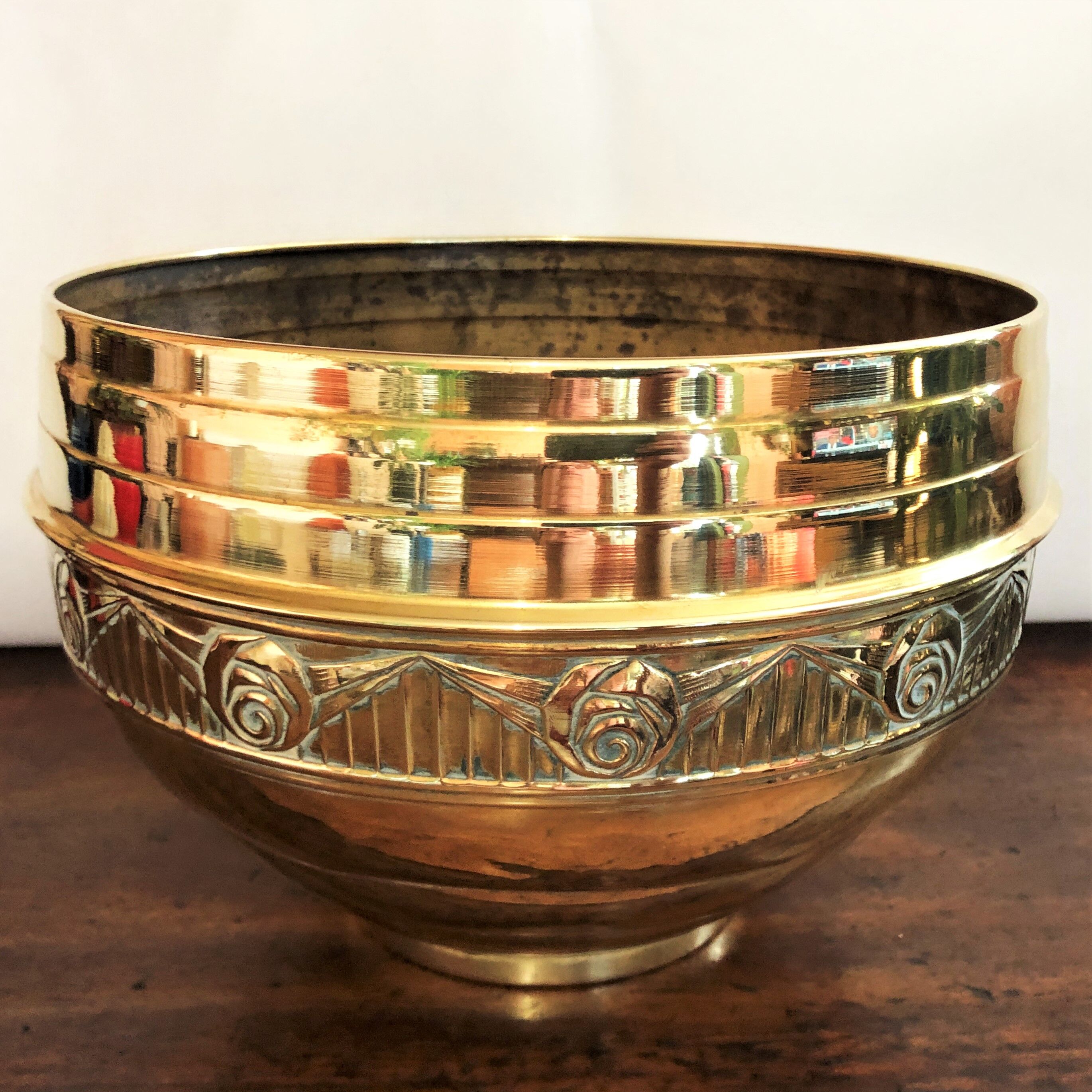 Large pot cover golden brass repelled