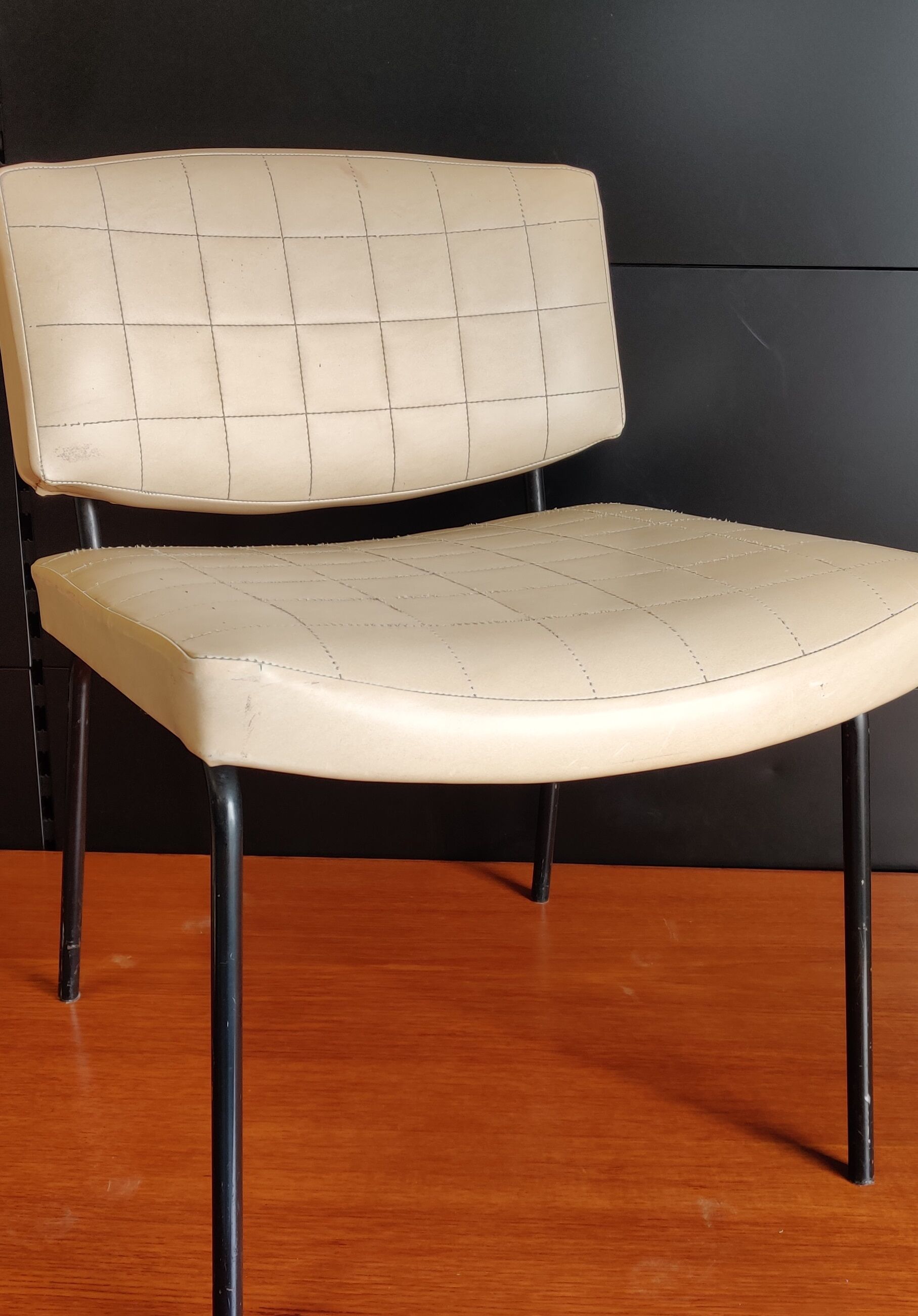 "Conseil" armchair by Pierre Guariche