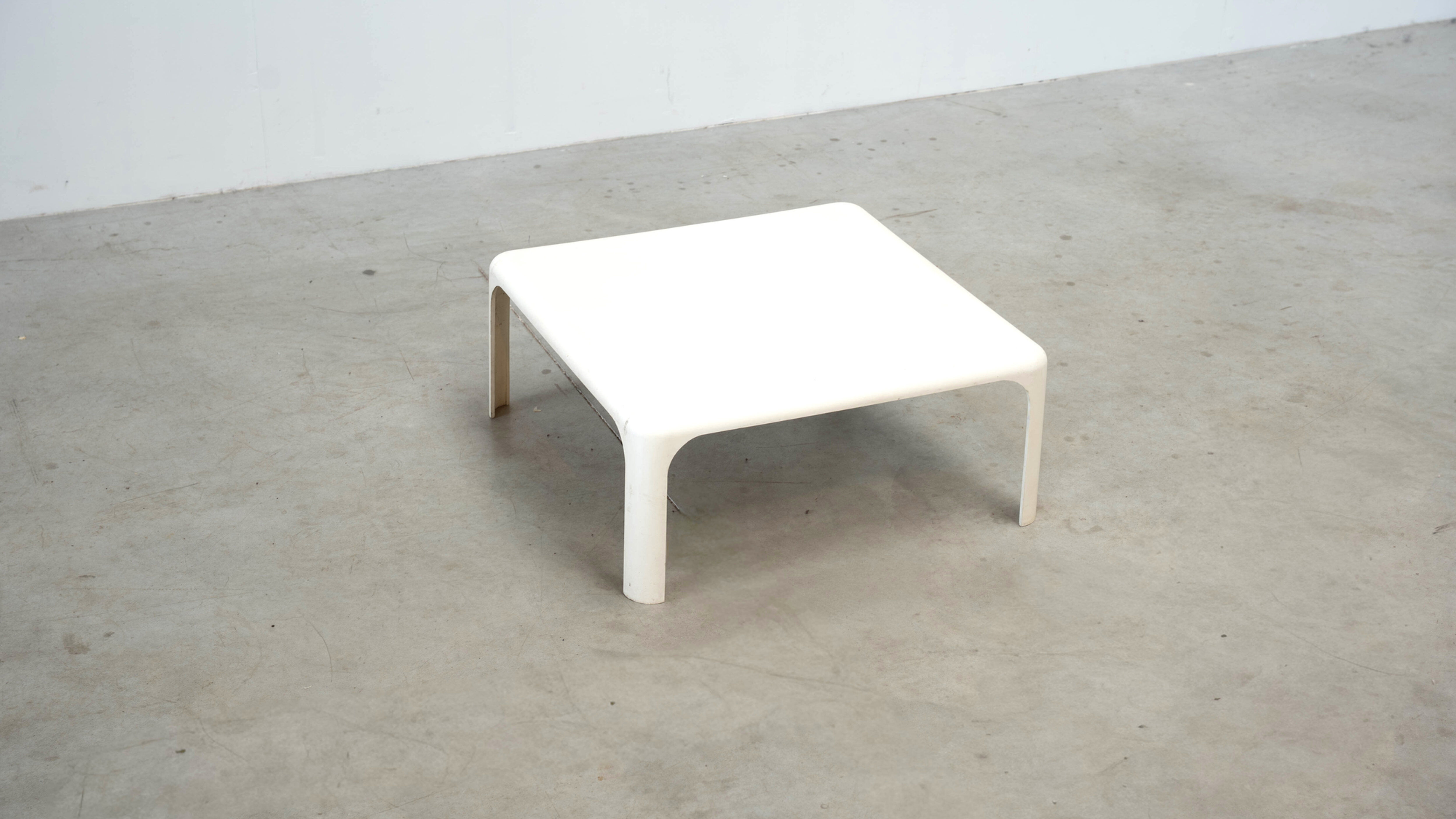 Table basse par Vico Magistretti pour Artemide