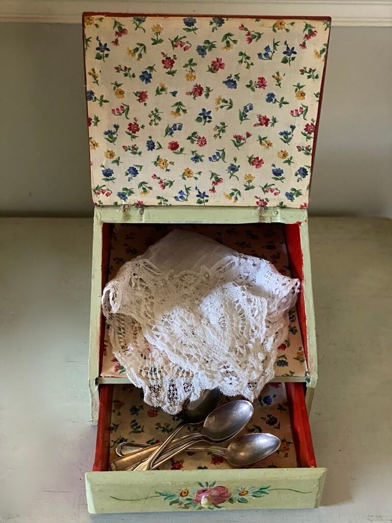 Jewelry box