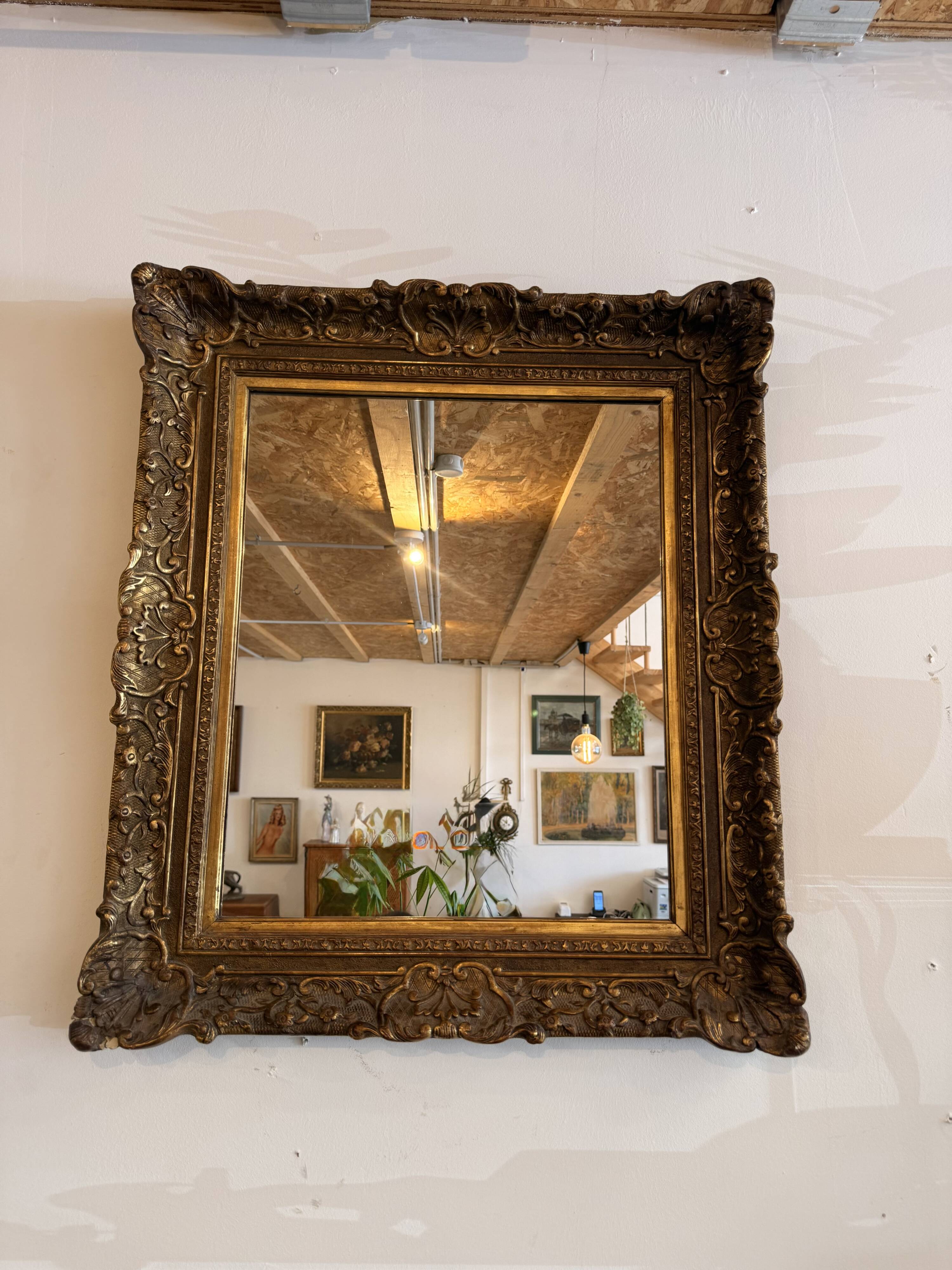 Antique Louis XV style mirror in gilded stucco.