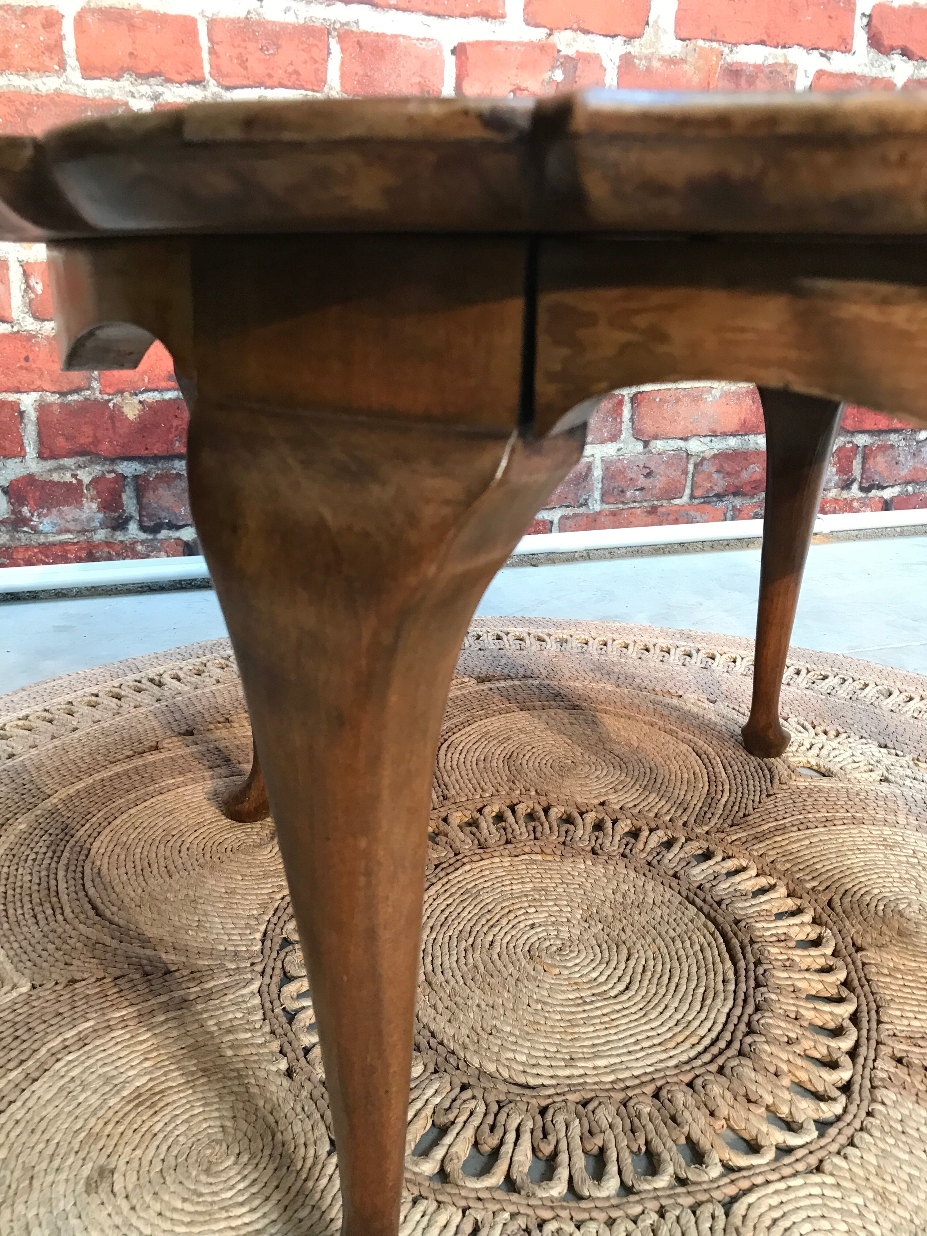 Round coffee table