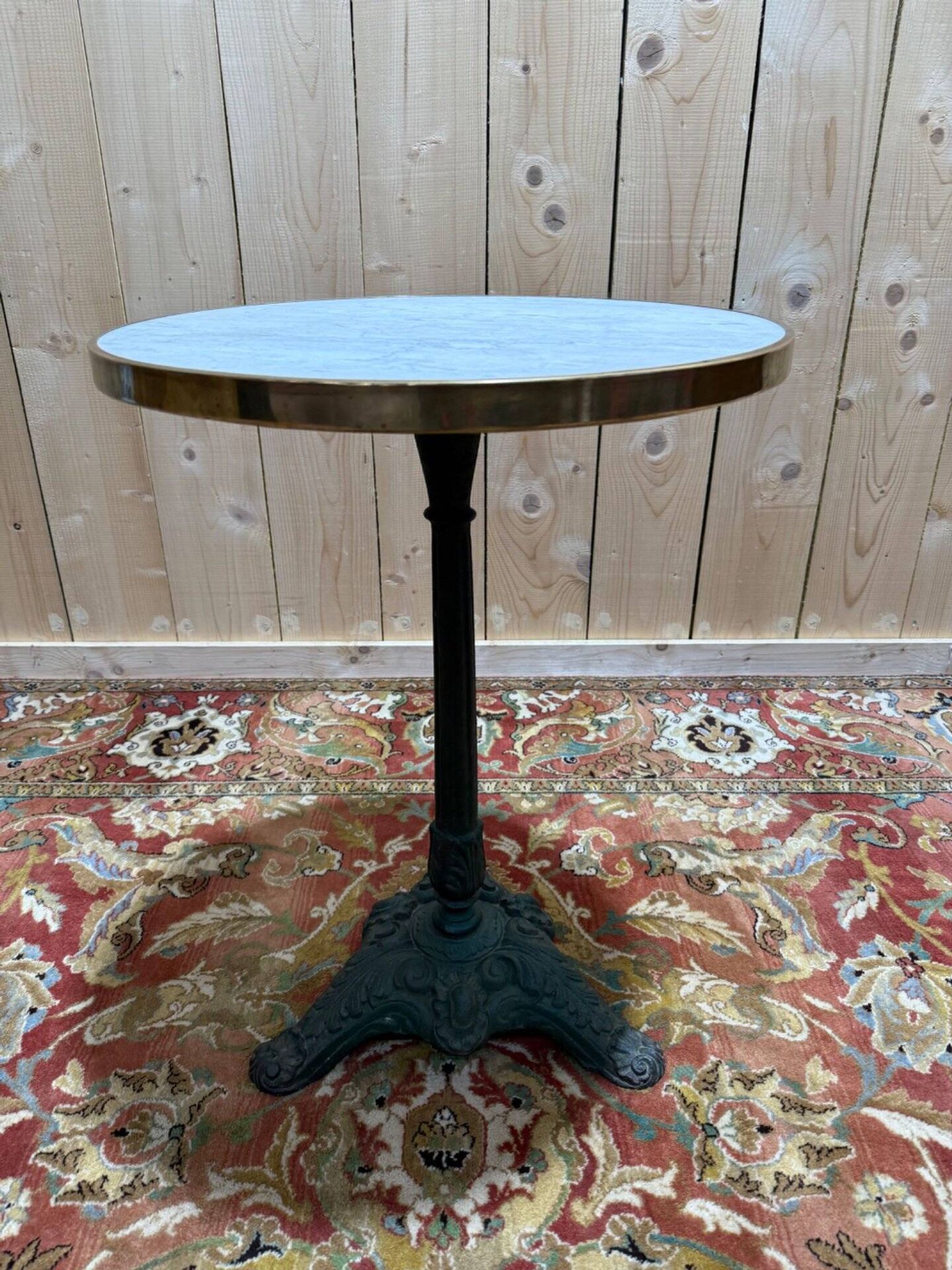 Guéridon rond de bistrot en fonte et marbre