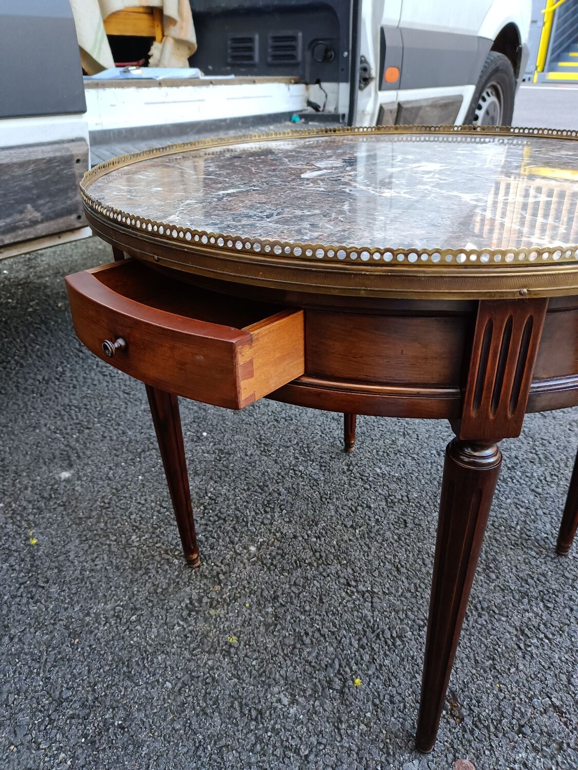 Table bouillotte style Louis XVI marble top