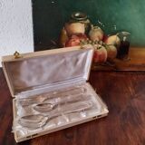 Trio de couverts en métal argenté