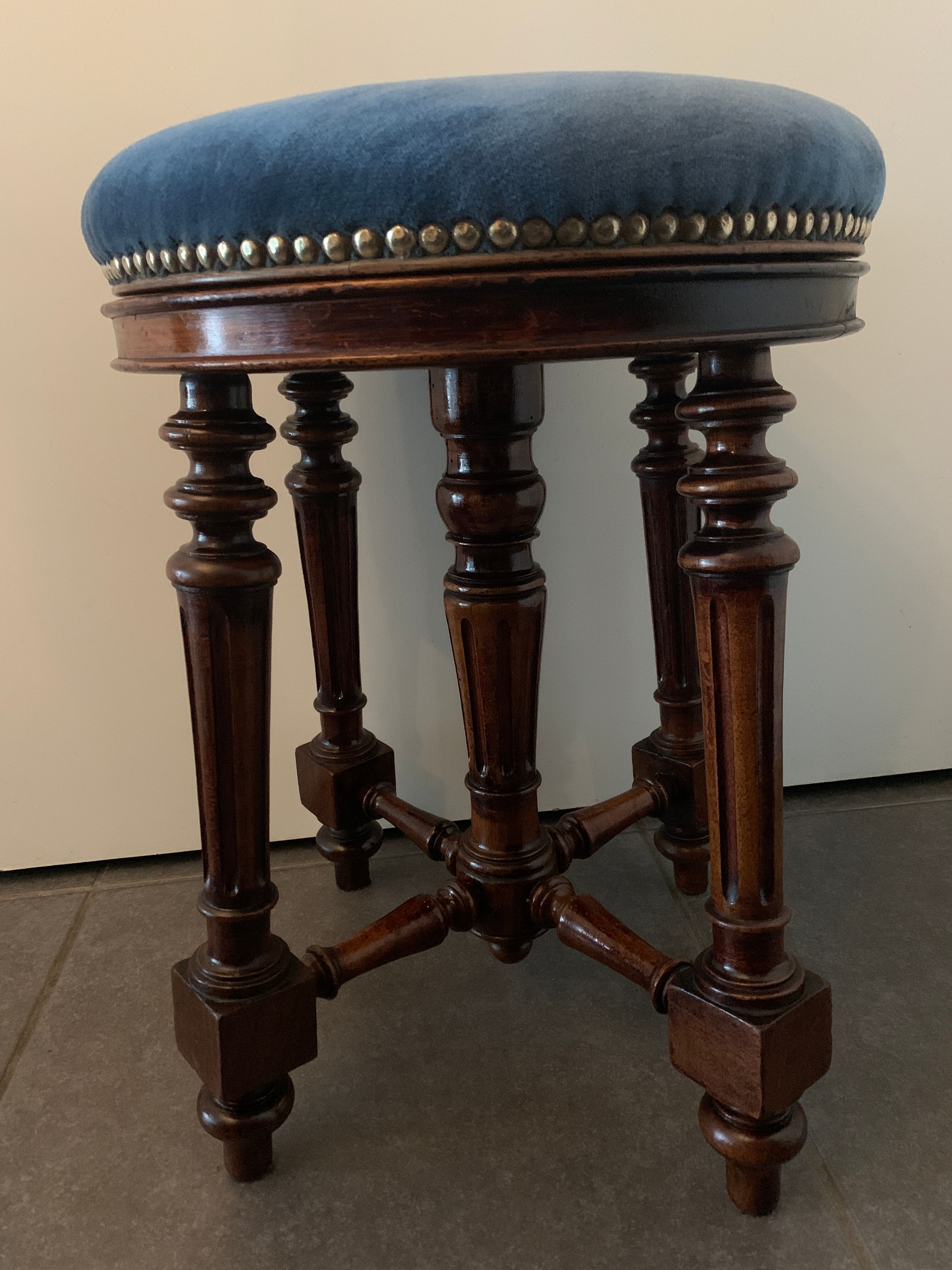 Adjustable piano stool, wooden and blue velvet, Napoleon III
