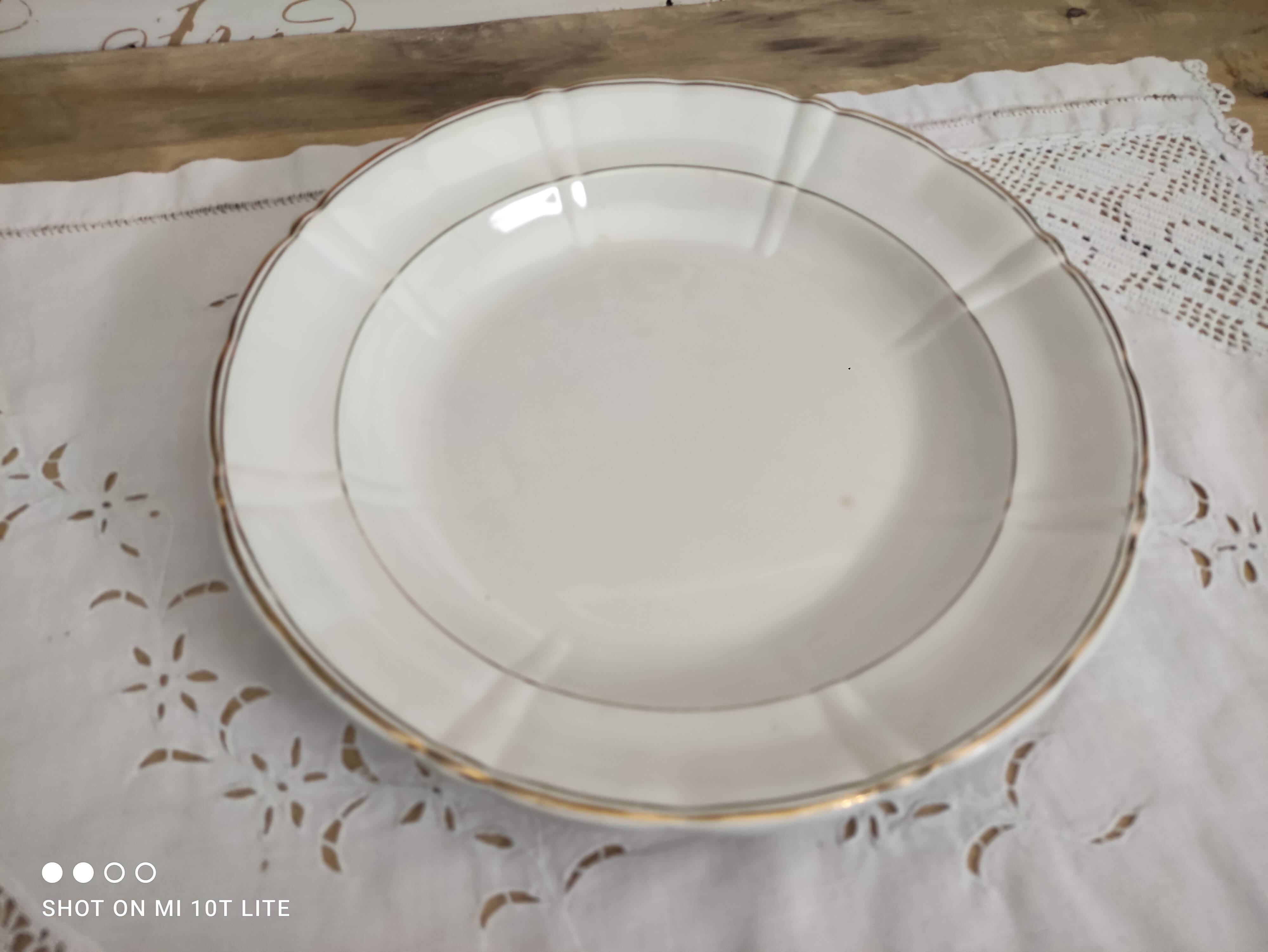Niderviller hollow round dish in white earthenware bordered gold