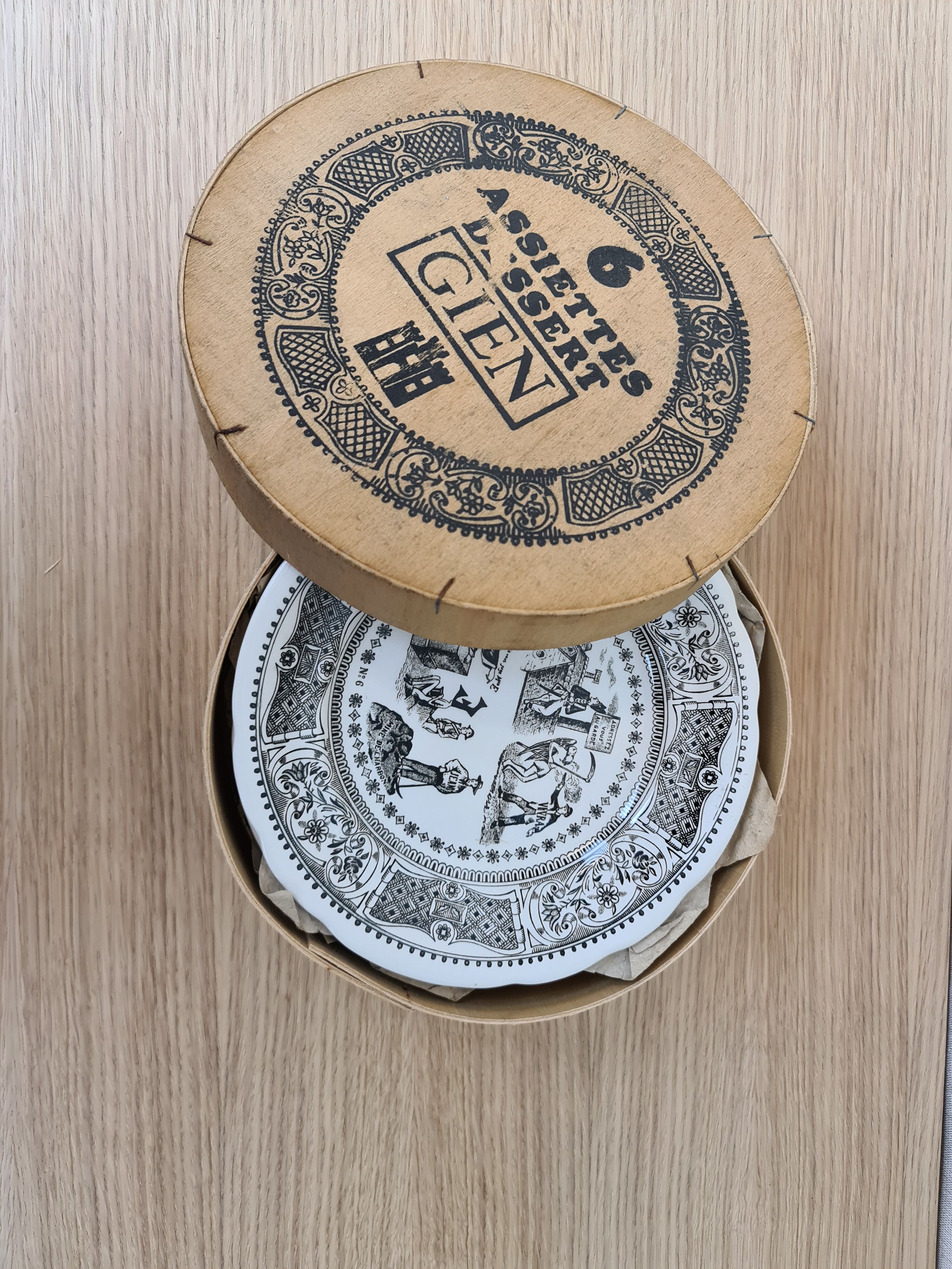 6 Gien "talking" plates