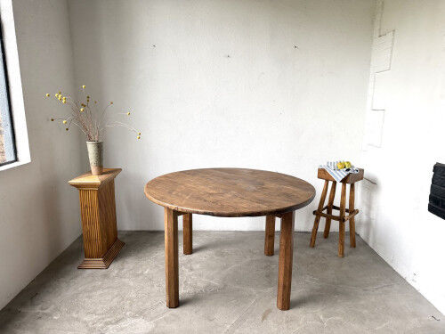 Brutalist round table in solid oak, 1950s.