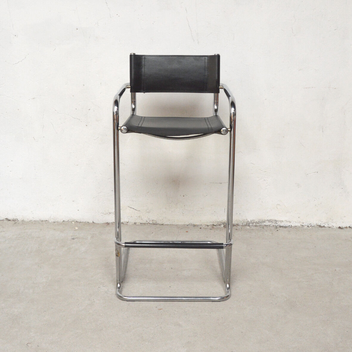 Tubular stool 80