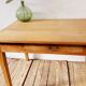 Table en bois vintage