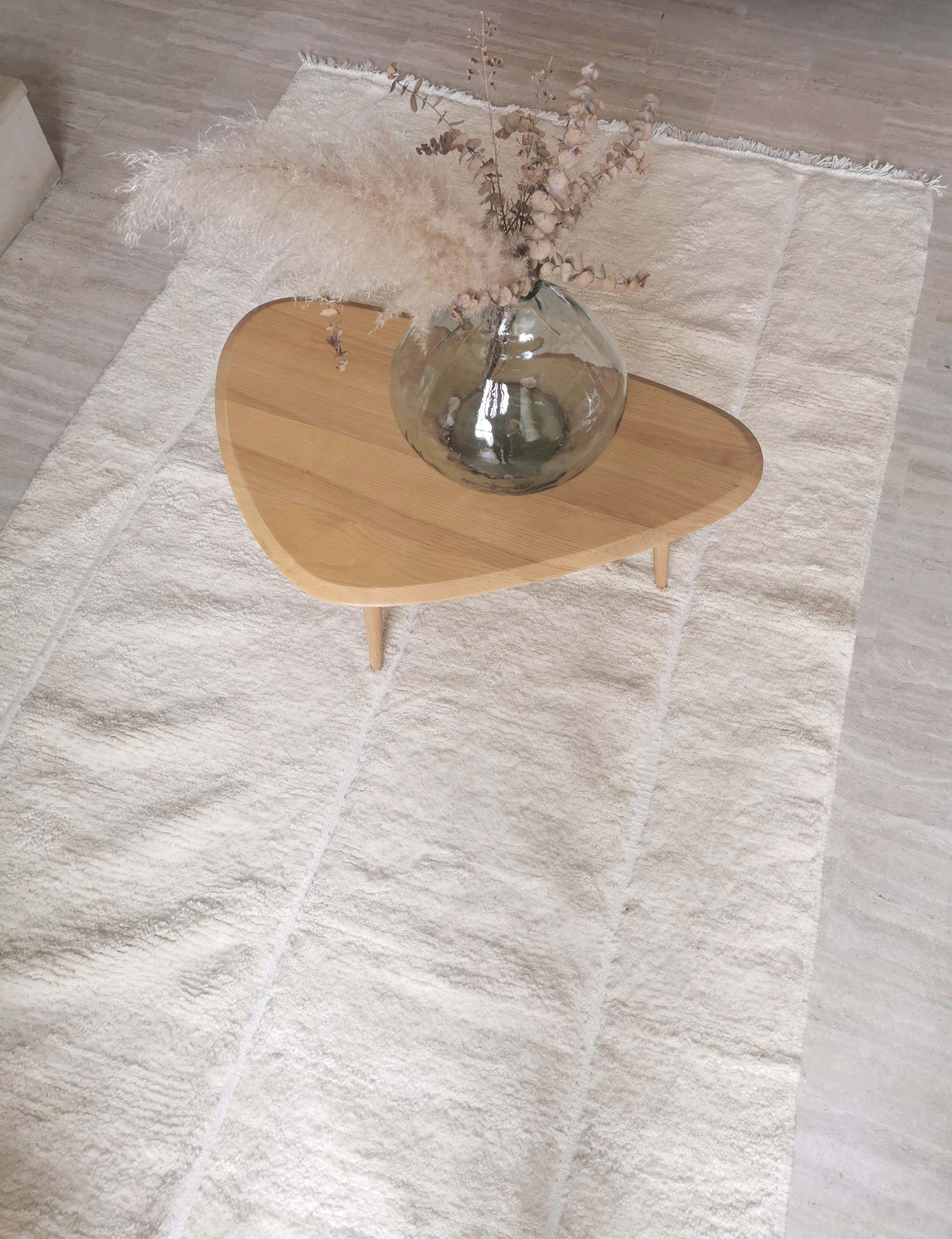 Berber carpet Béni Ouarain plain white with inlaid line patterns