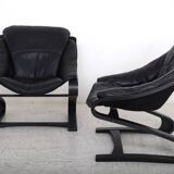 Paire de fauteuils en cuir noir, datant des années 70
