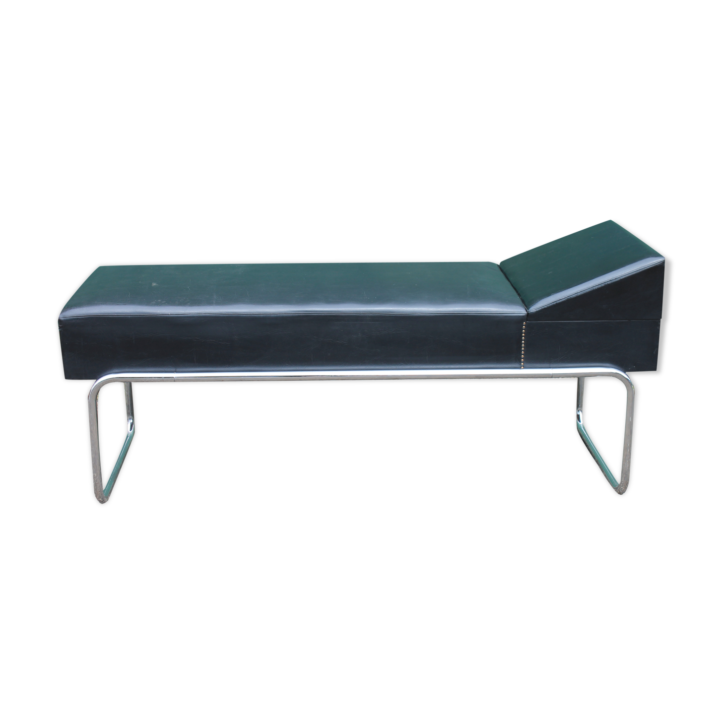 Bench in skai