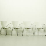 Set of 6 Arne Jacobsen 3207 Armchairs and Dining Table A826 by  Arne Jacobsen for Fritz Hansen