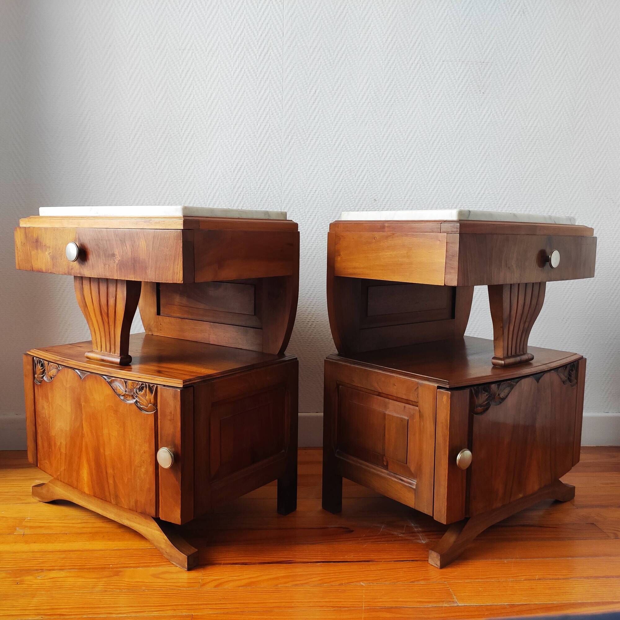 Paire de tables de chevet en noyer blond, Art déco 1940