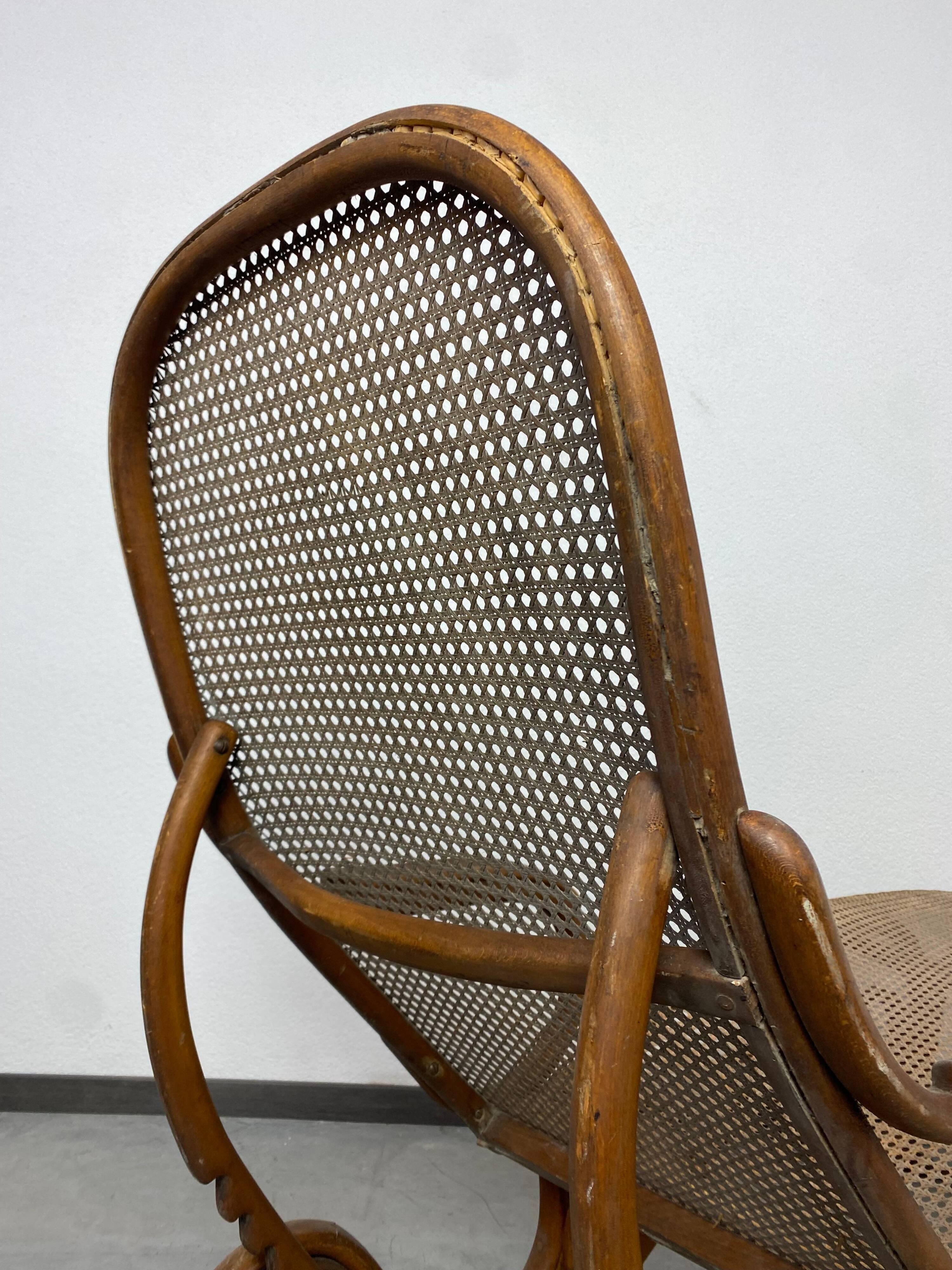 Lit de jour en bois courbé n°2 par Thonet