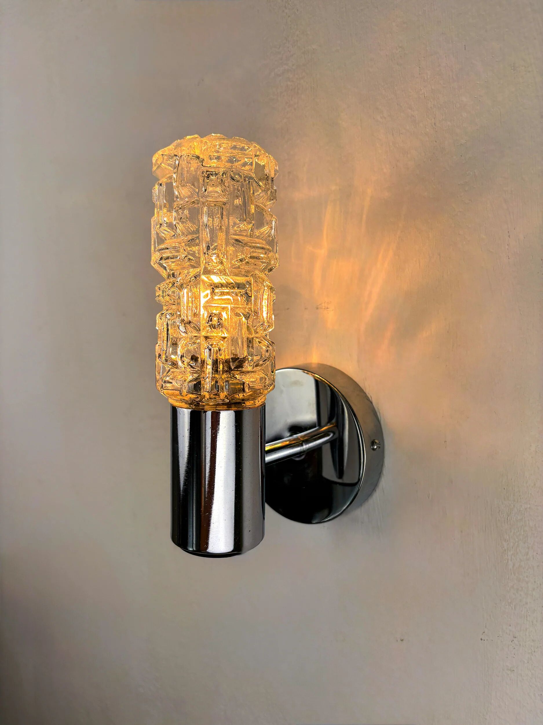 Pair of Targetti Sankey sconces, Murano faceted glass, Italy, 1970