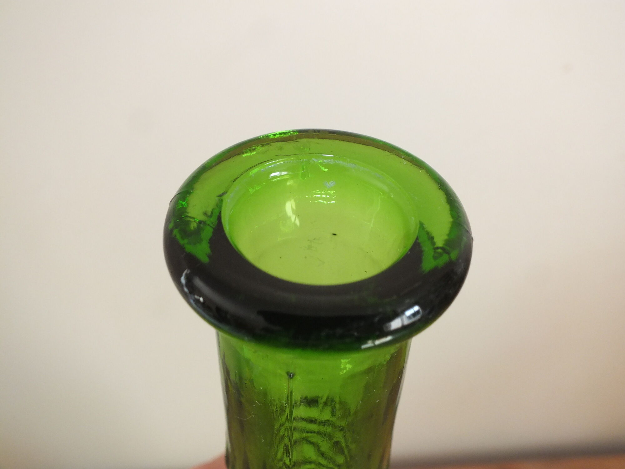 Empoli Italian glass bottle vase without cap, with diamond points