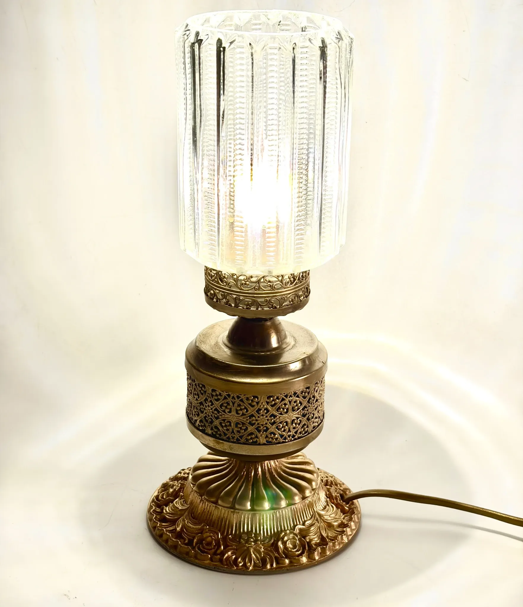 Lampe en bronze et cristal taillé de style victorien