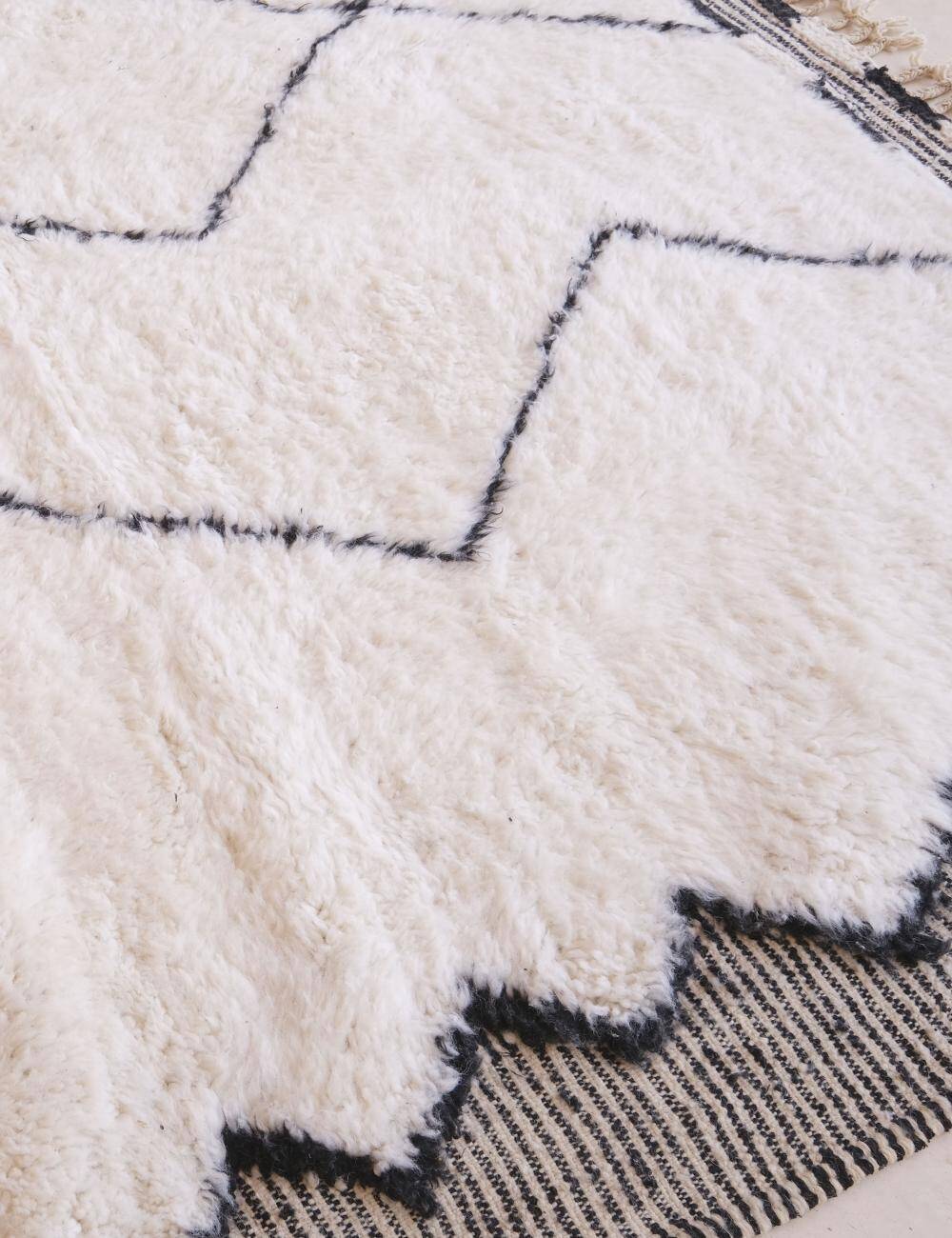 Beni Ouarain White Diamond Rug - 348 x 249 cm