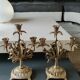 Paire de chandeliers antiques à 3 feux de lumières puttis/angelots bronze