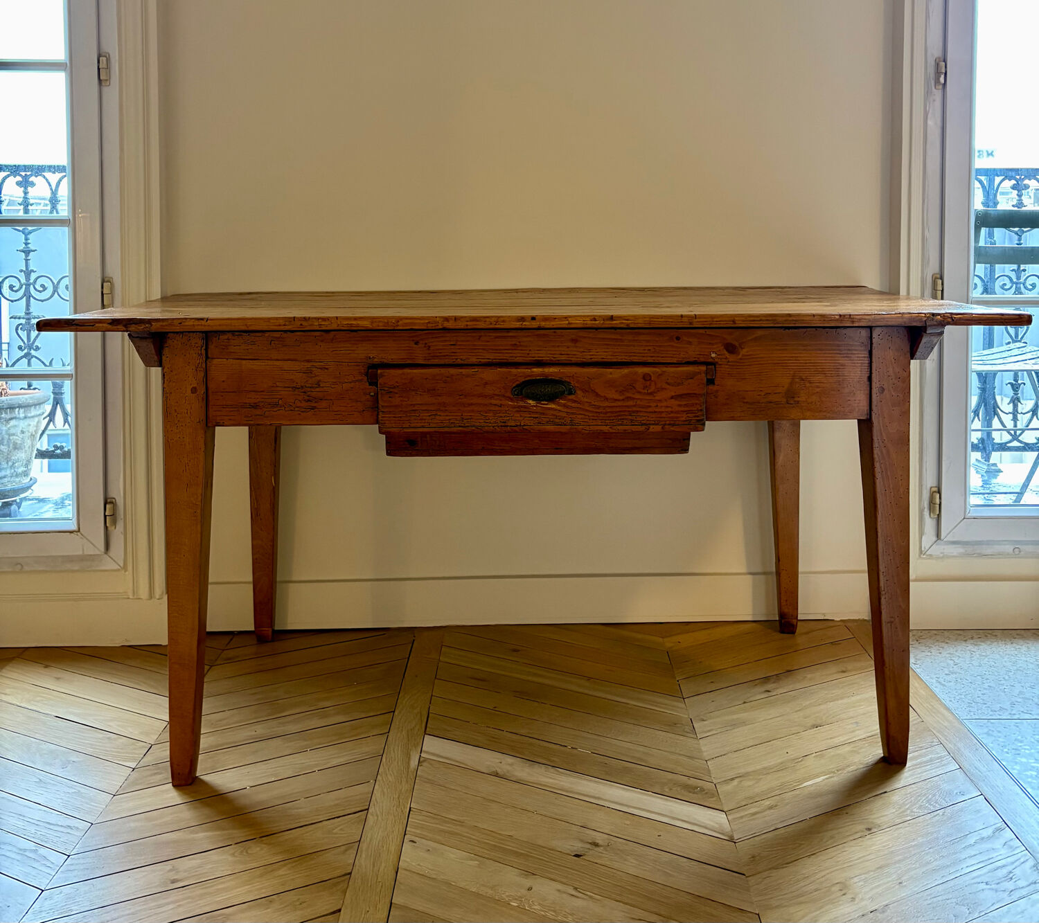 Old farmhouse table in solid oak with a drawer.