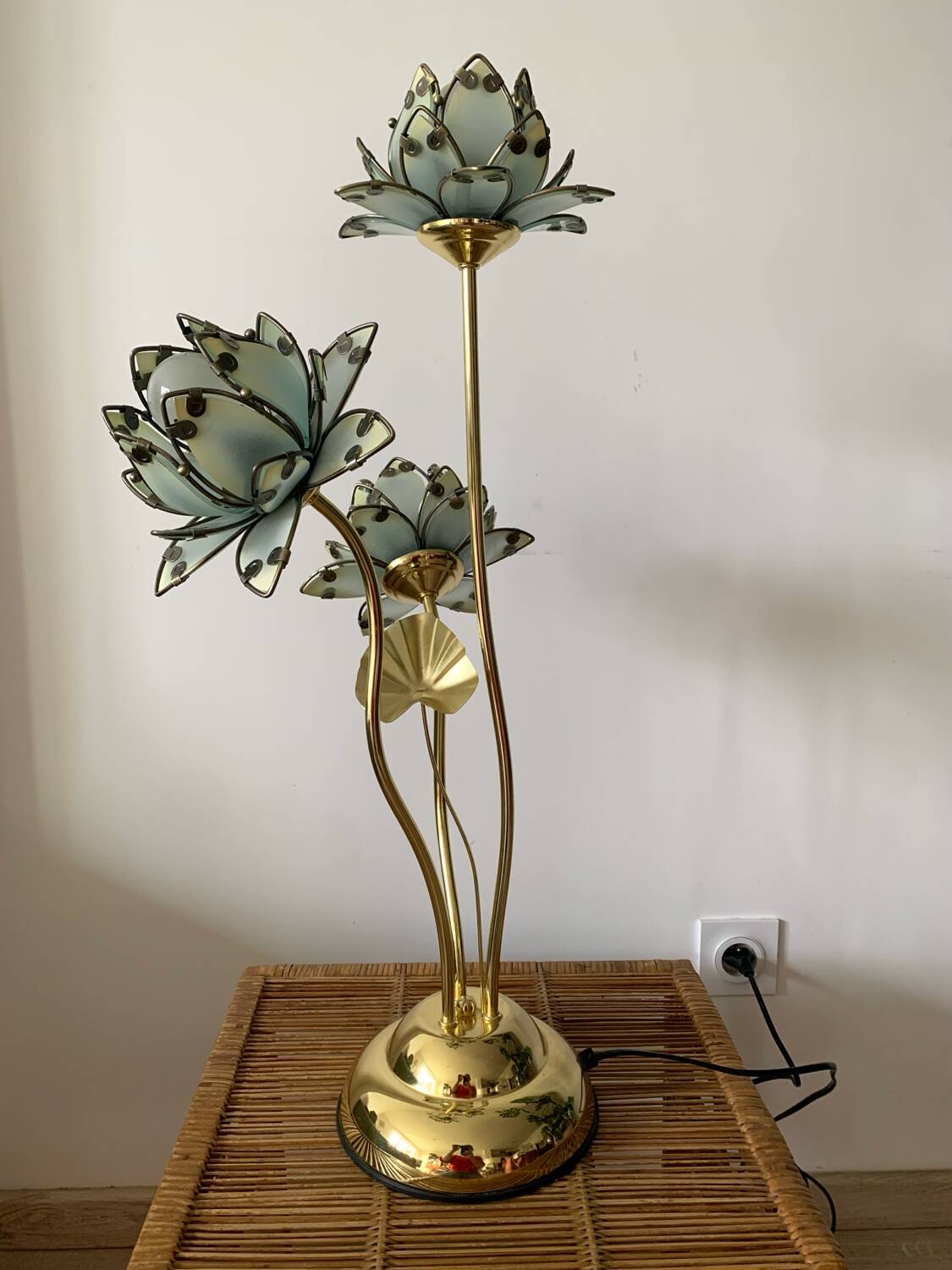 Vintage lotus flower lamp