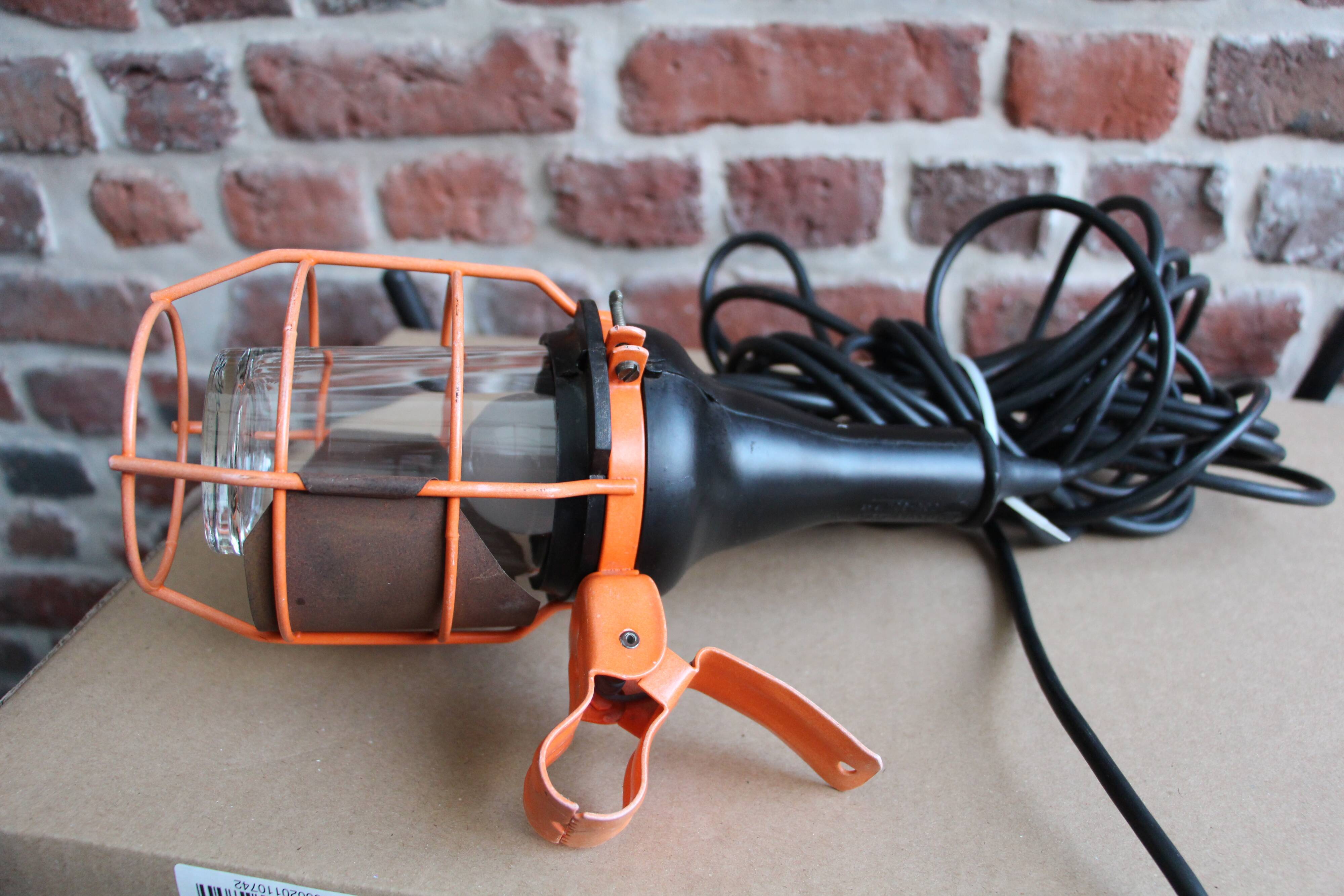 ATROW vintage garage walk-in lamp