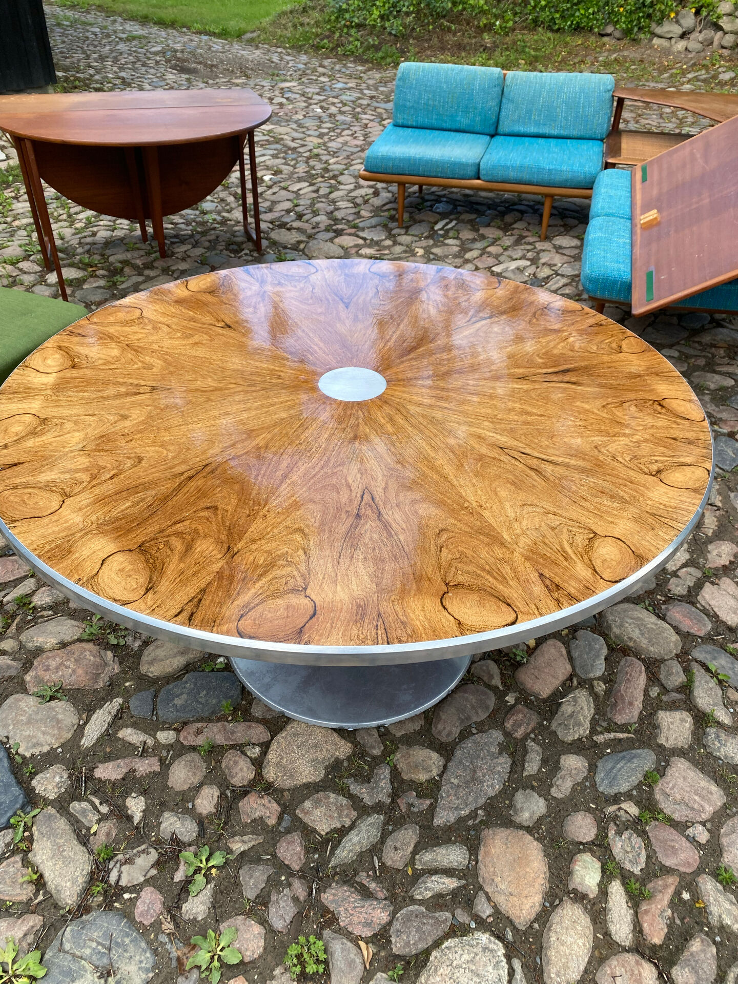 Dining table by Poul Cadovius