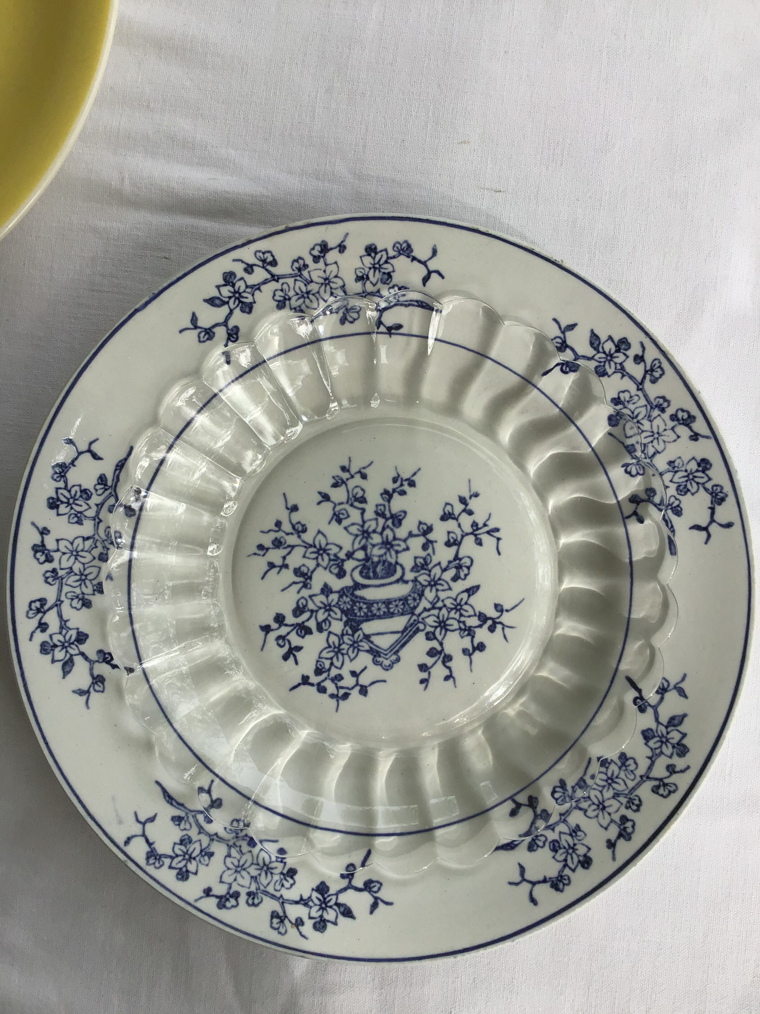 8 Marguerite Duralex glass dessert plates