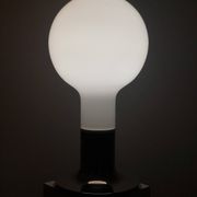 Lampadaire vintage style spatial, ampoule Temde, verre opale chromé.