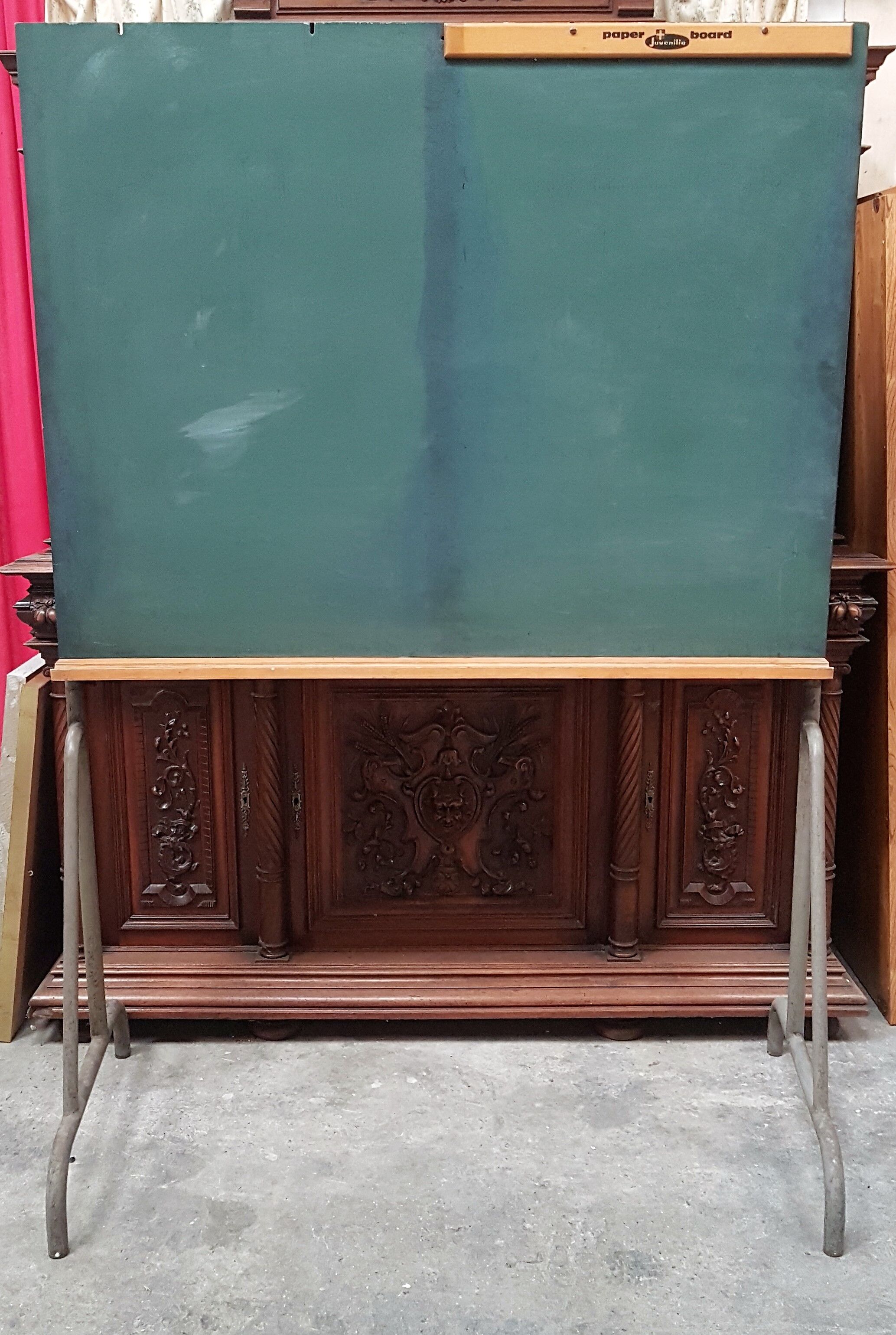 School board mounted on tubular feet
