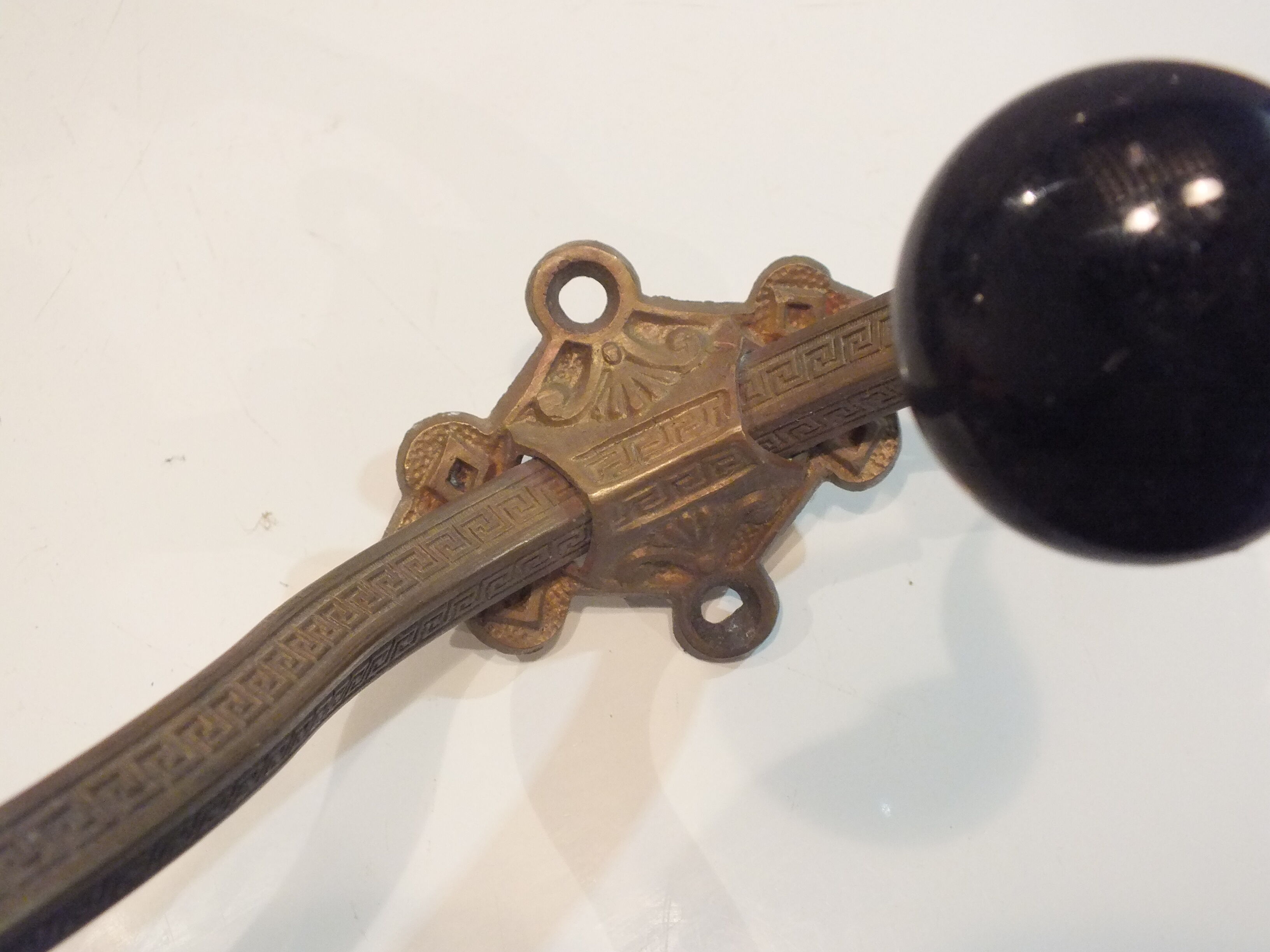 Old large hook Napoleon III in brass and earthenware