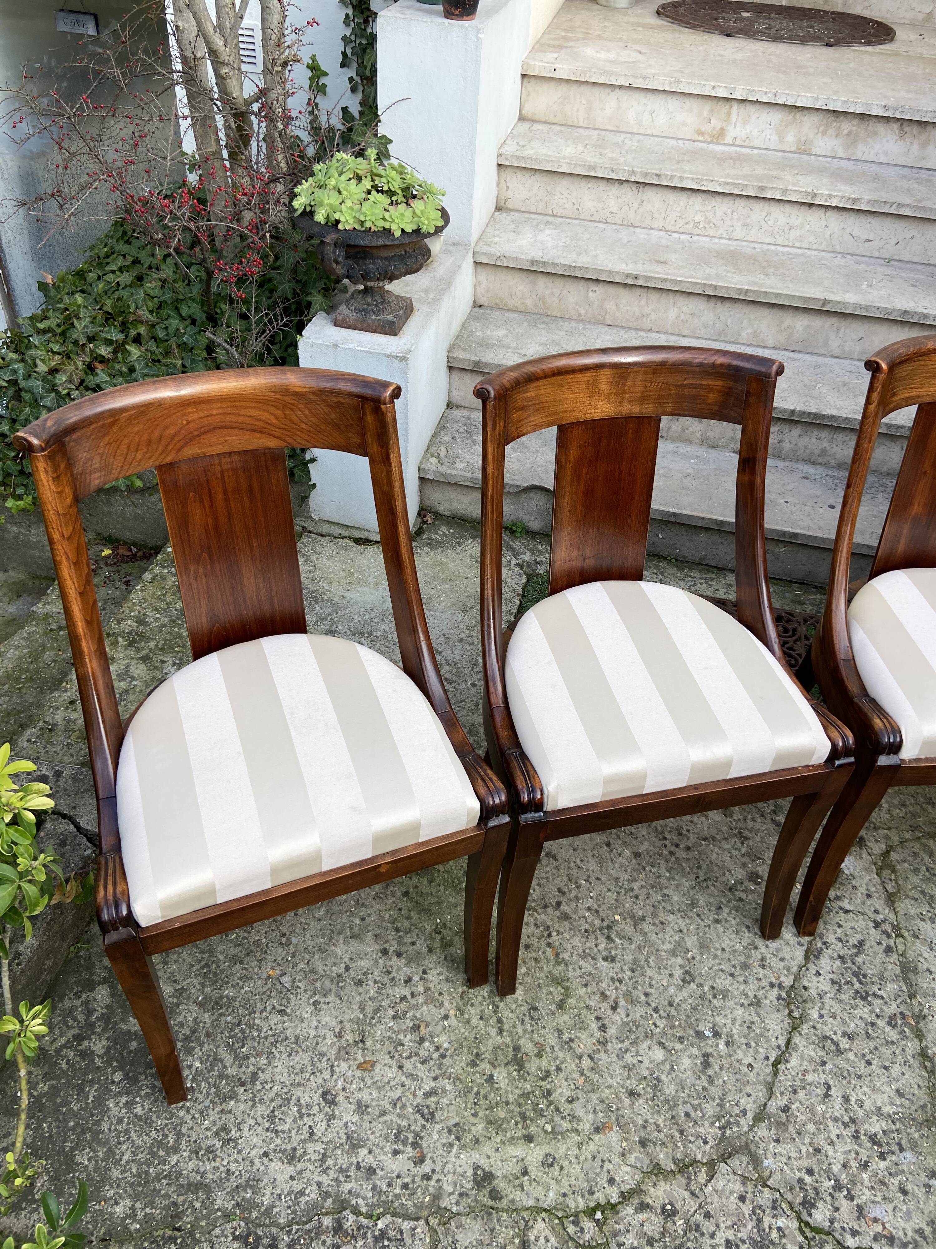 Suite de 4 chaises gondole style Empire