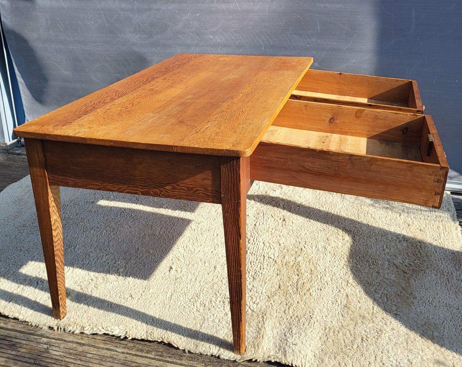 Pine farmhouse table ● Honey patina & Zebra grain