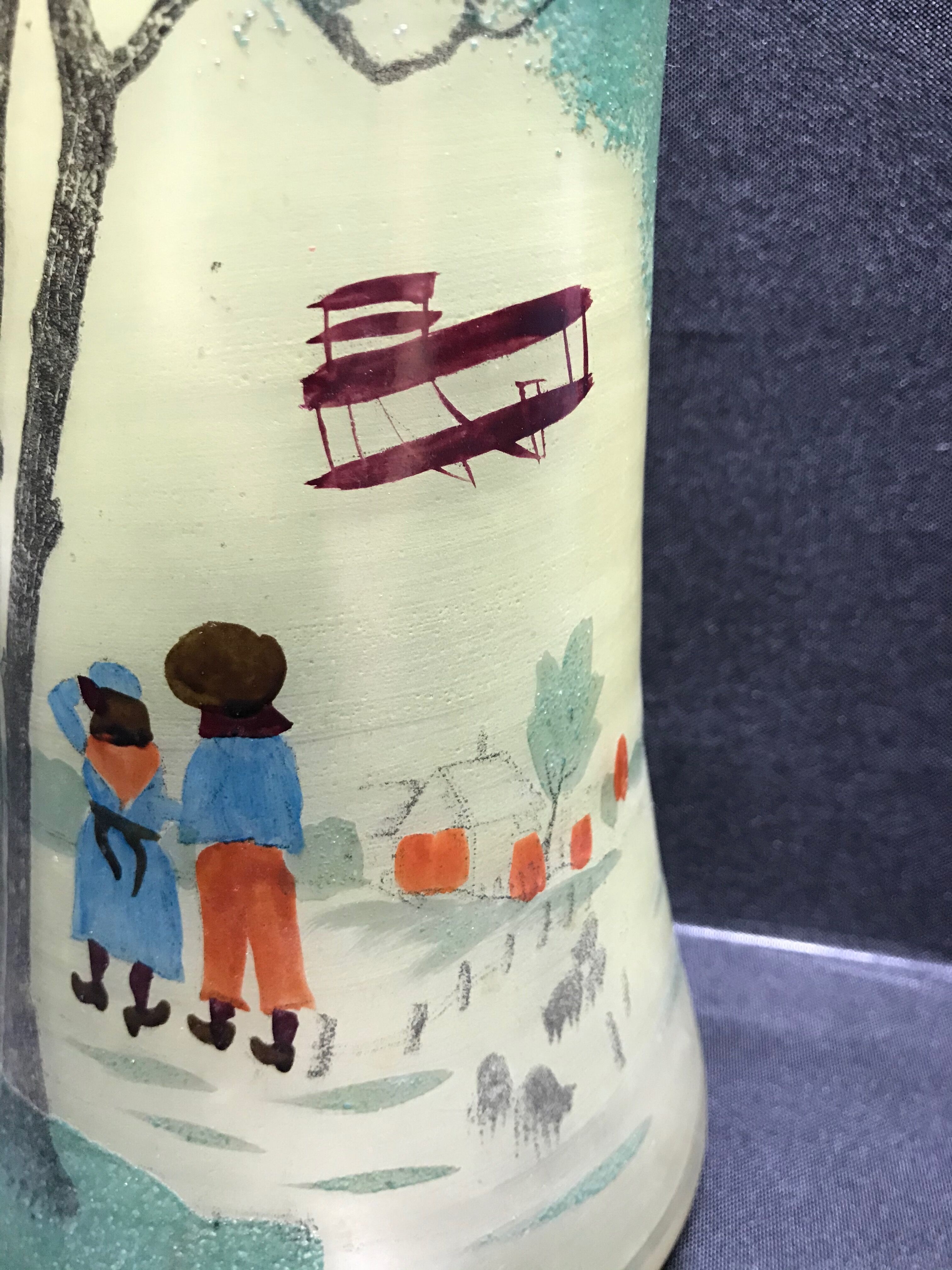 1435 Discreet brand with heel to decipher vase