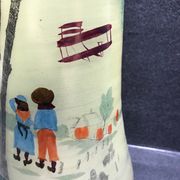 1435 Discreet brand with heel to decipher vase