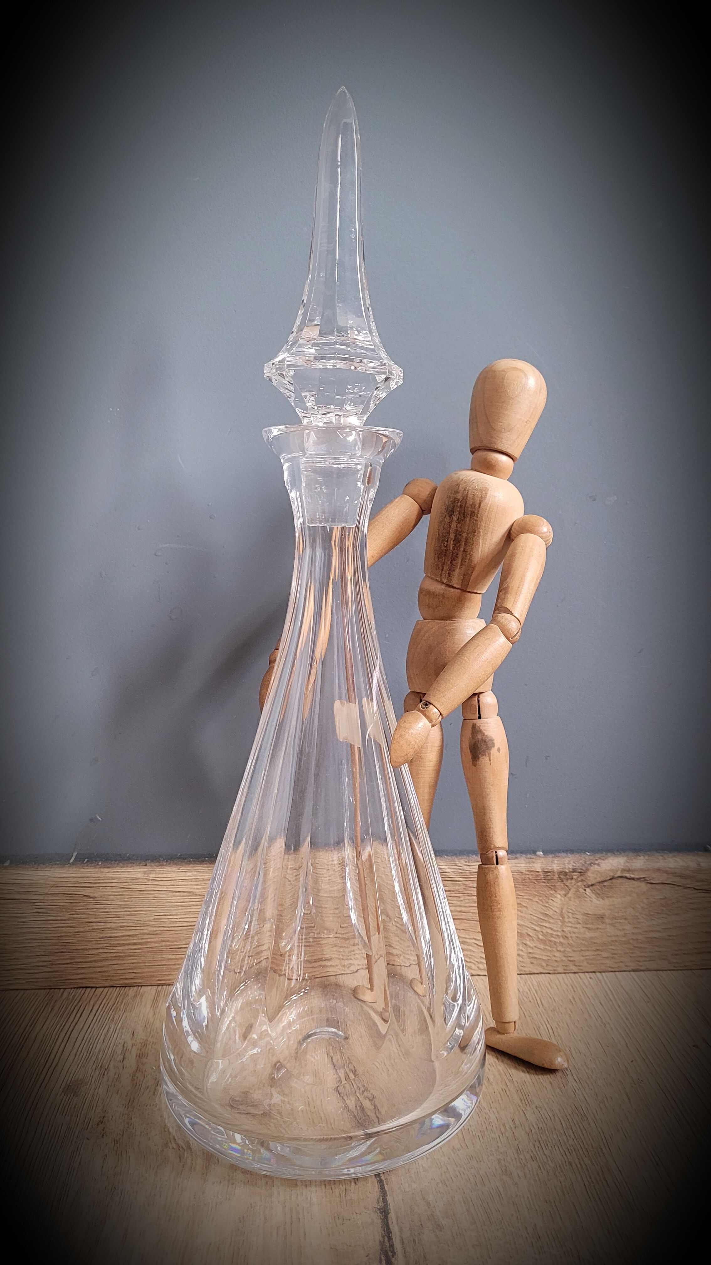 Pyramid crystal decanter