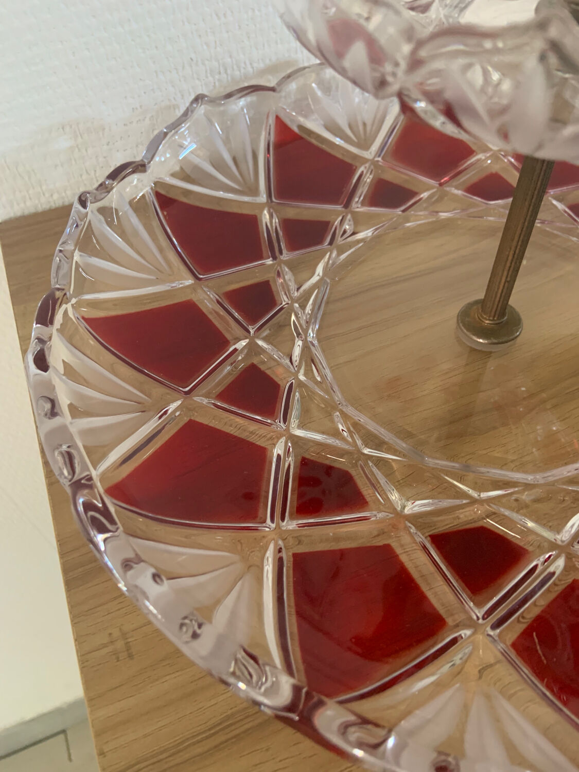 Old crystal cake display