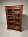 Petite armoire vitrée